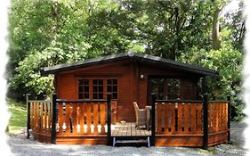 Blelham Tarn Rustic Cabin In Tranquil Woodland